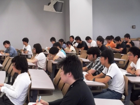 画像:講座を受ける学生たちの様子