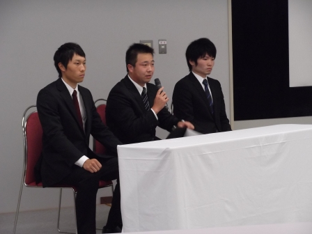 画像:見た目の重要性について語る株式会社コナカ秋田広面店店長 荒木秀一氏