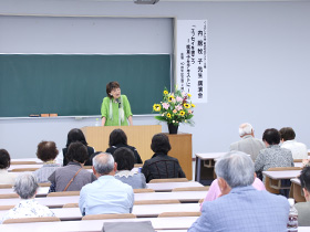 本学総合研究センター客員教授で脚本家の内館牧子先生による講演会