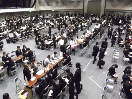 画像:就職セミナーに参加する学生たちの様子