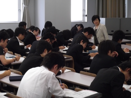 画像:講座を受ける学生たち
