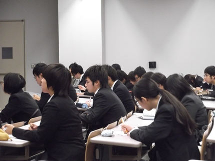 画像:講座受ける学生たちの様子