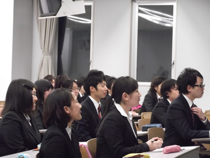画像：講座を受ける学生たち