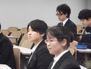 画像:講座を受ける学生たち