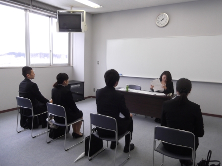 画像:模擬集団面接の様子