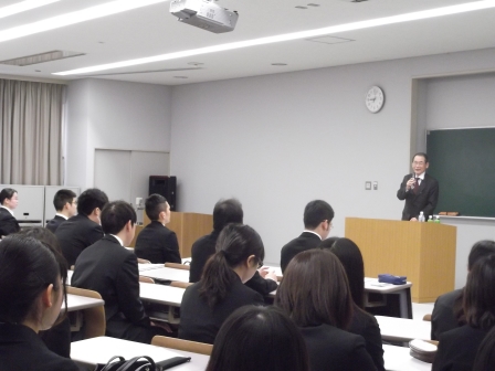 画像:講座を受ける学生たち