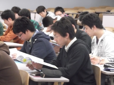 画像:講座を受ける学生たちの様子