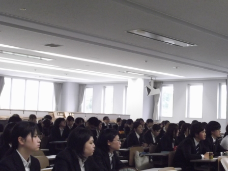 画像:講座を受ける学生たちの様子