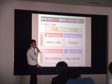 画像:講座を担当する北都銀行の人事担当者