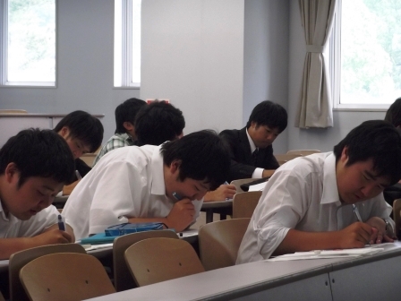 画像:講座を受ける学生たちの様子
