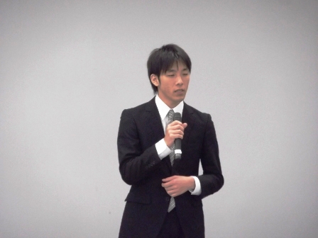 画像:就職ガイダンスを担当する講師