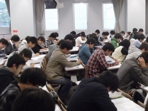 画像：テストを受ける学生の様子