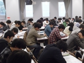 画像:テストを受ける学生の様子